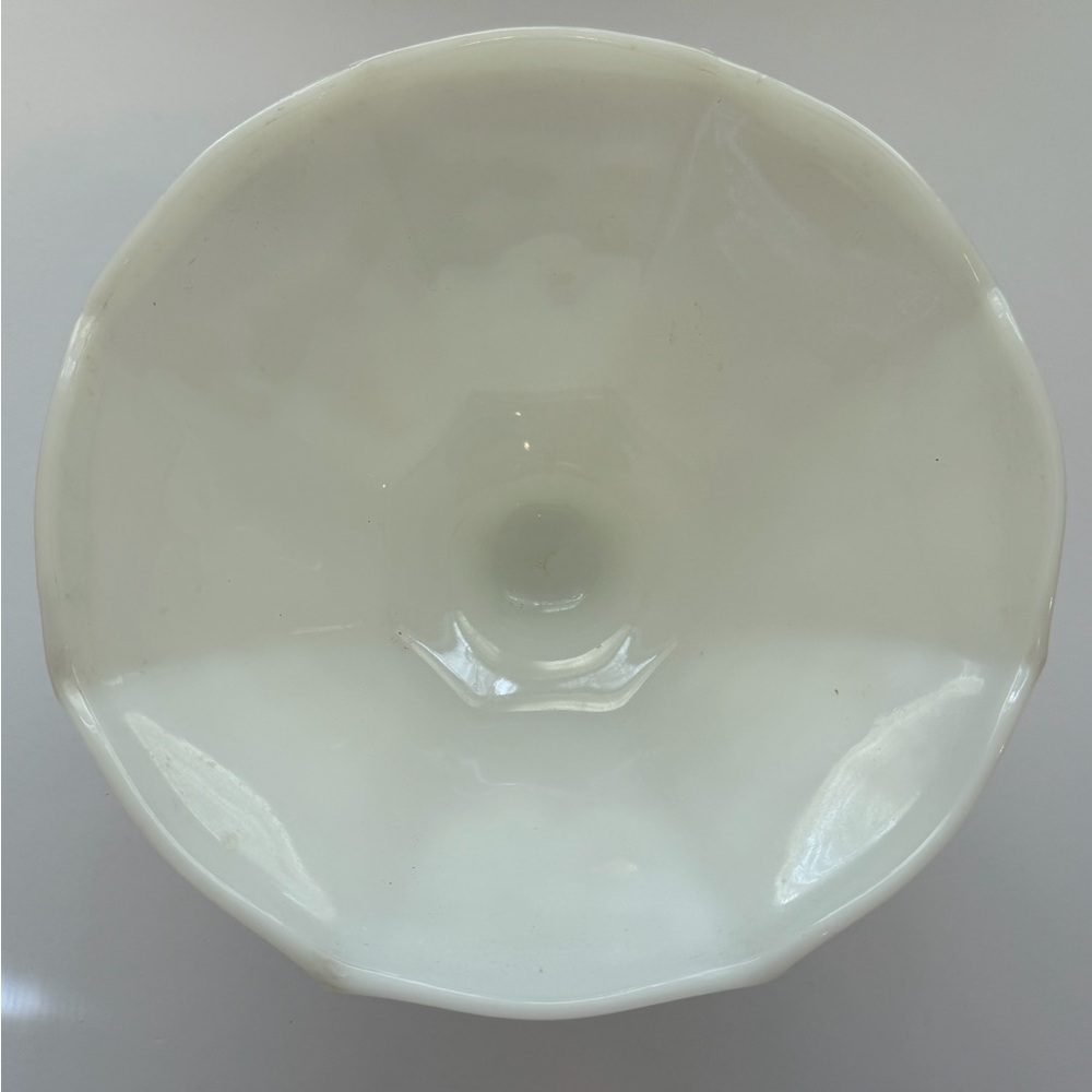 Vintage Anchor Hocking Harvest Grape Milk Glass Pedestal Fruit Bowl - Picture 6 of 9